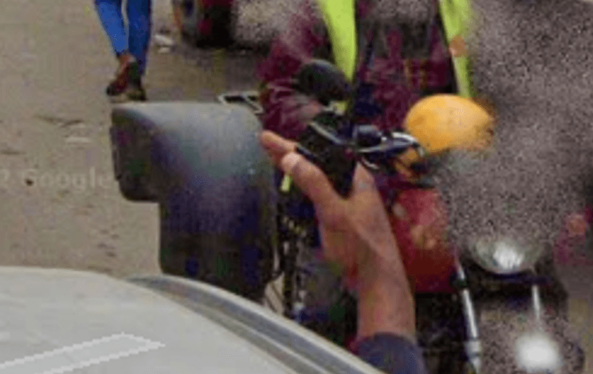 Zoomed in picture of the “snorkel”-looking object (an upward exhaust) on the car’s right-hand side