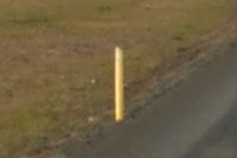 Screenshot of yellow bollard in `6.png`